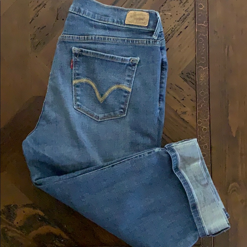 Levi’s Cuffed Leg 515 Capris sz 10